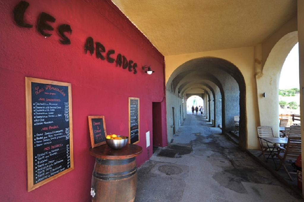 Hotel De La Plage Les Arcades Algajola  Exterior foto